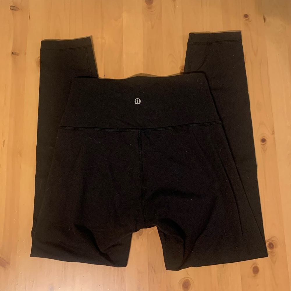 Black Lulu lemon high rise leggings